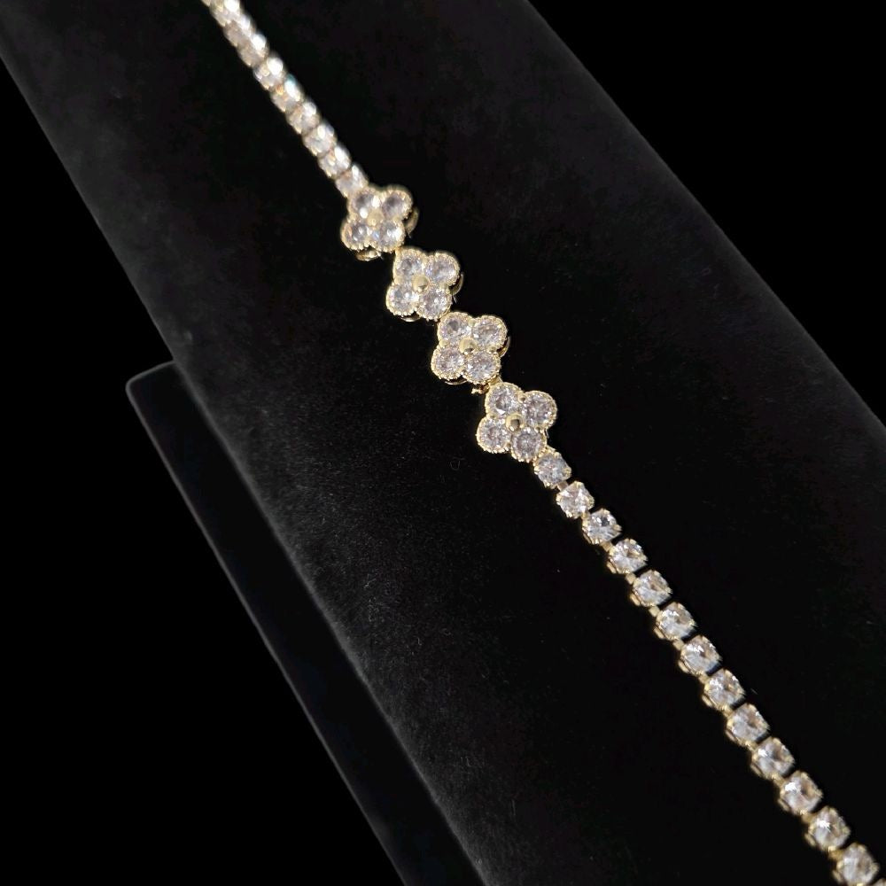 Clear Flower Gold Bracelet 7.5”