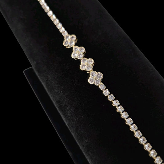 Clear Flower Gold Bracelet 7.5”